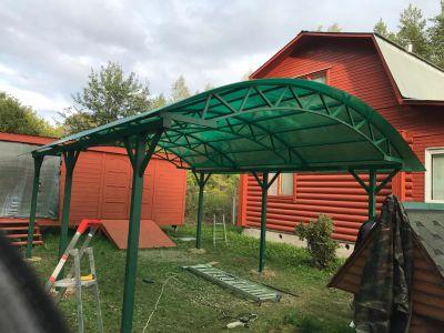 Навес из металлоконструкций и поликарбоната